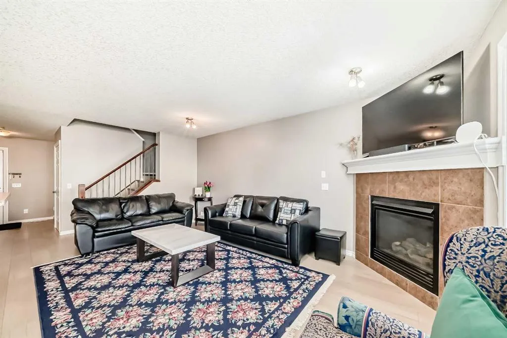 77 Royal Crest View NW
