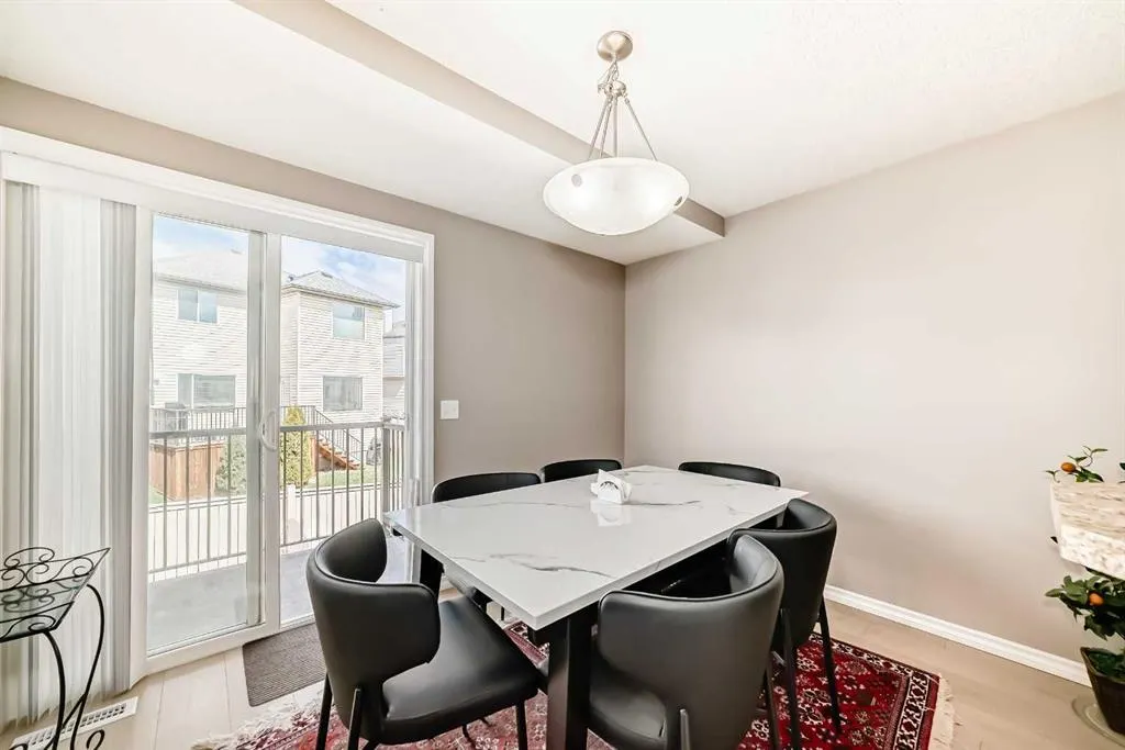77 Royal Crest View NW