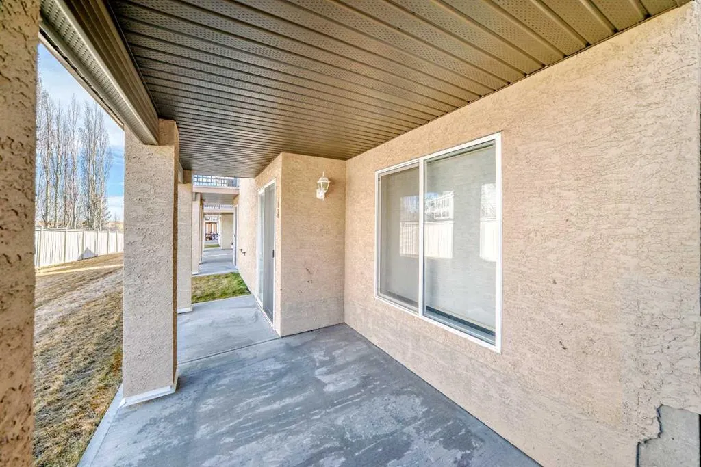 77 Royal Crest View NW