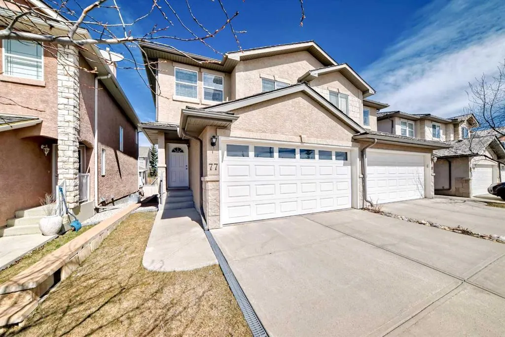 77 Royal Crest View NW