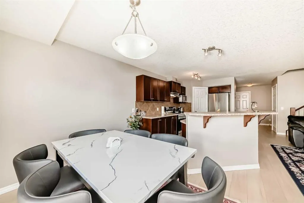 77 Royal Crest View NW