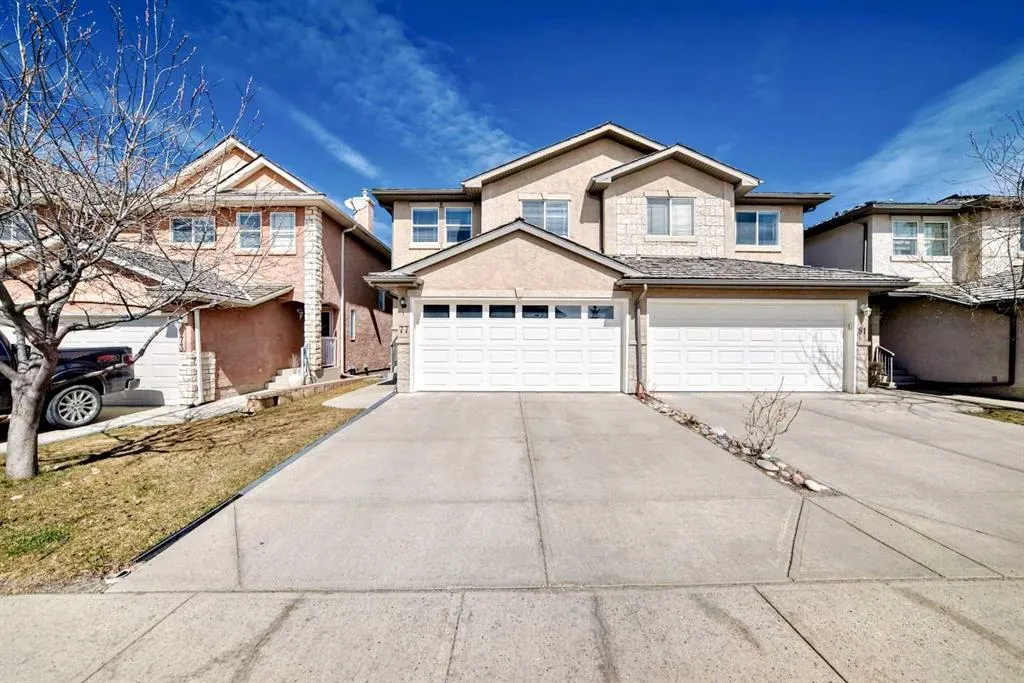 77 Royal Crest View NW