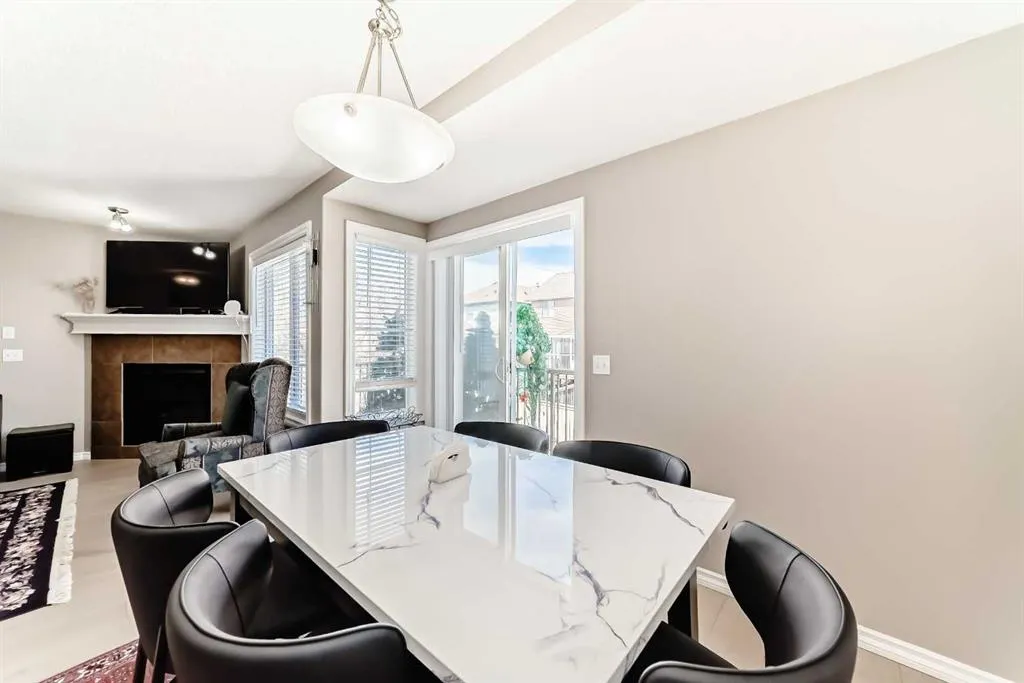 77 Royal Crest View NW