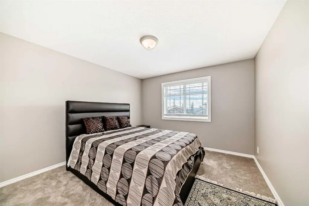77 Royal Crest View NW