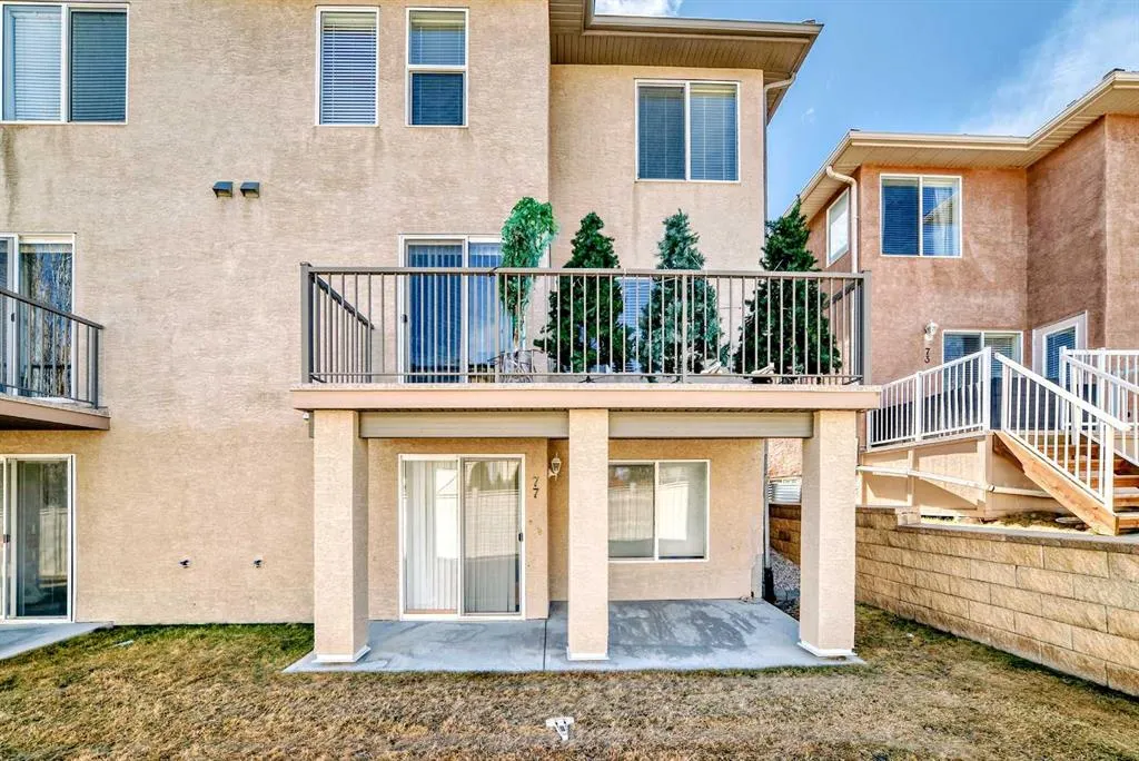 77 Royal Crest View NW