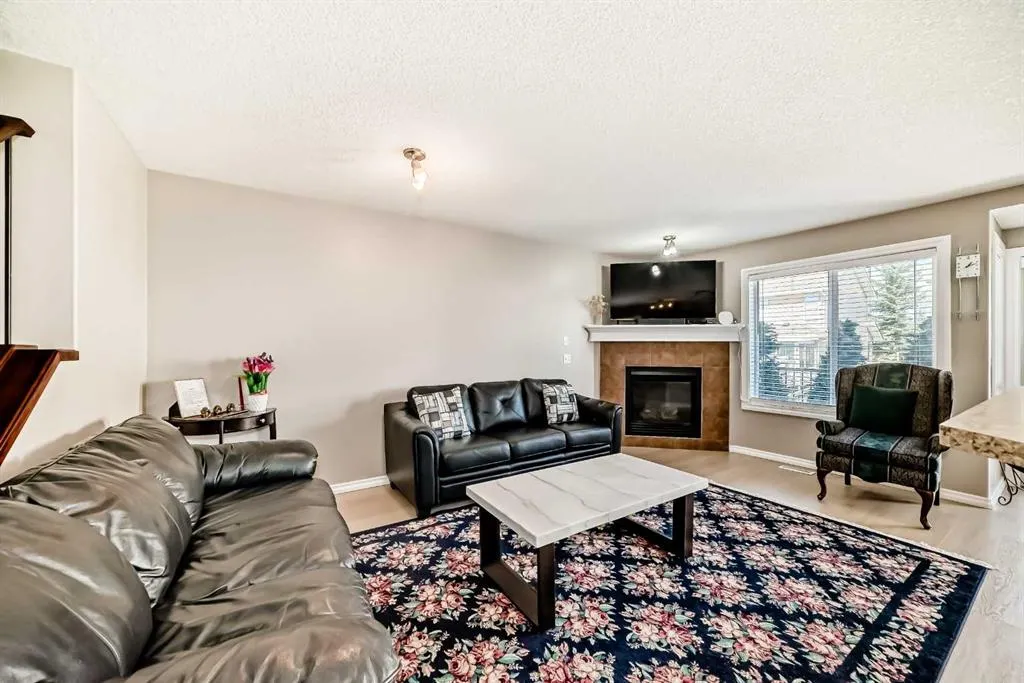 77 Royal Crest View NW