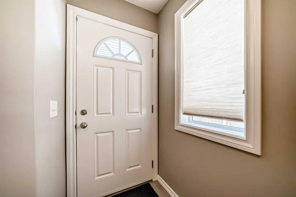 77 Royal Crest View NW