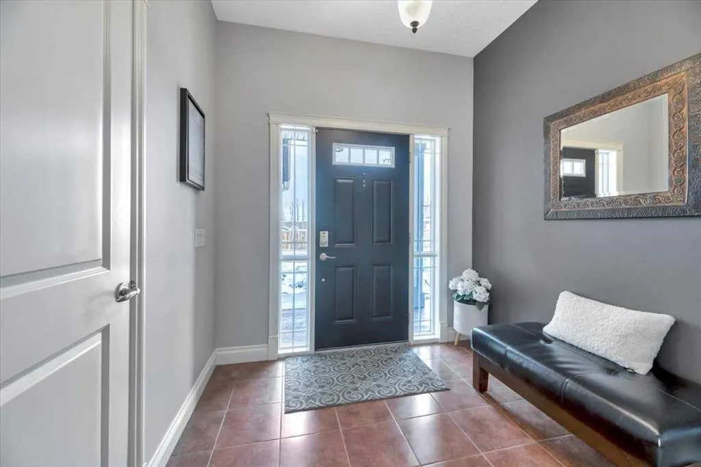 231 Railway Close SE