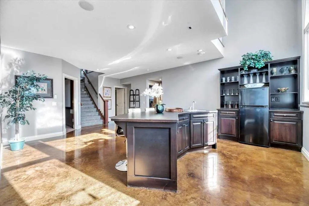 231 Railway Close SE