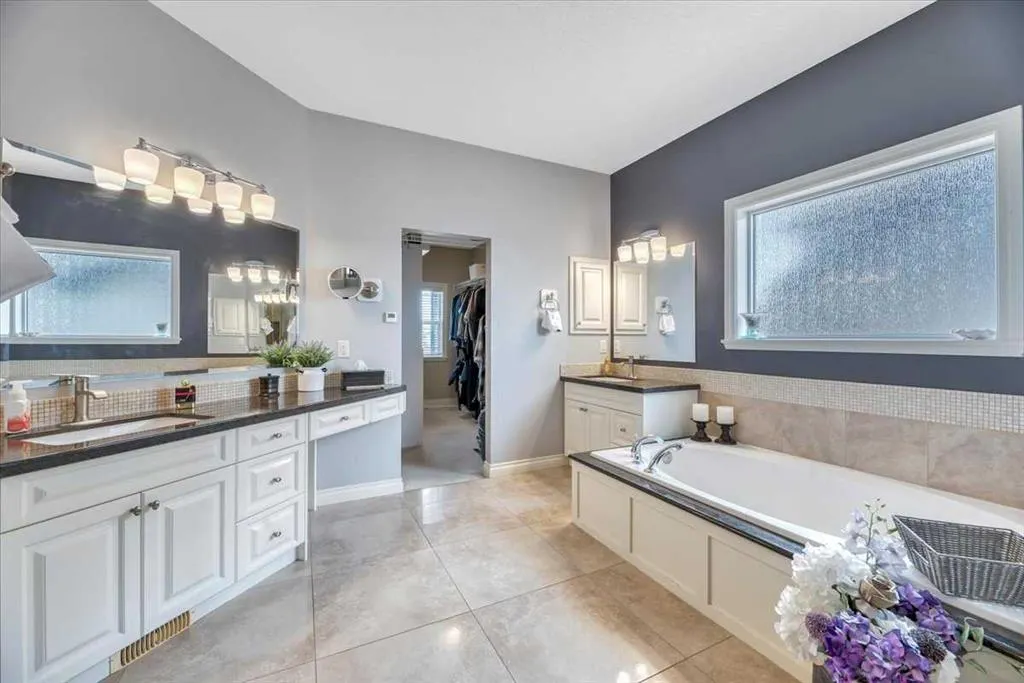 231 Railway Close SE