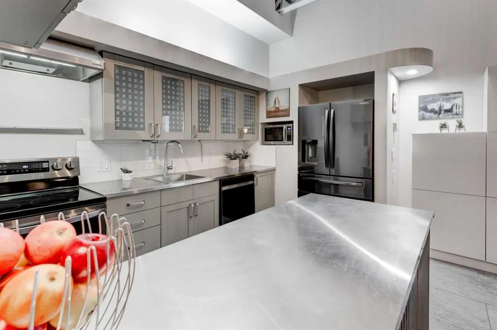 59 Glamis Drive SW, #304