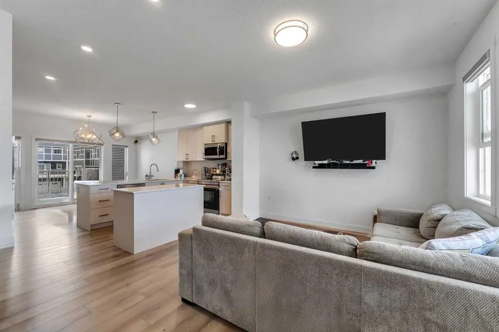 33 Merganser Drive W, #402