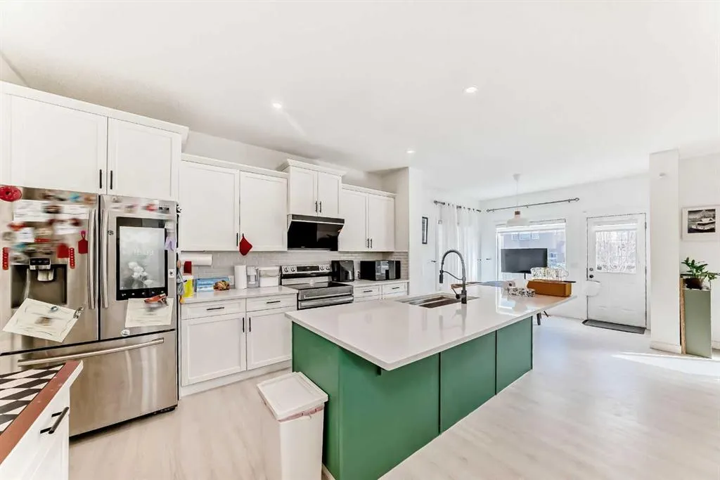363 EVANSPARK Gardens