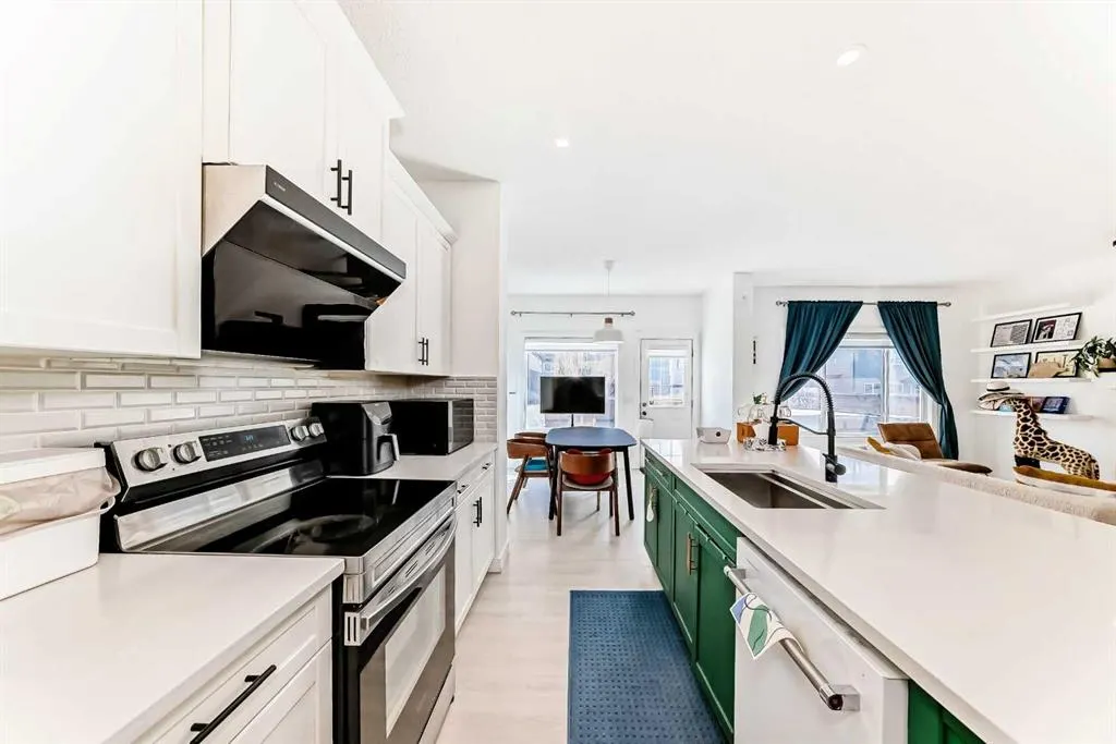 363 EVANSPARK Gardens