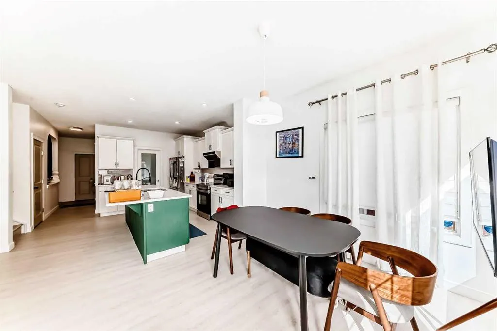 363 EVANSPARK Gardens