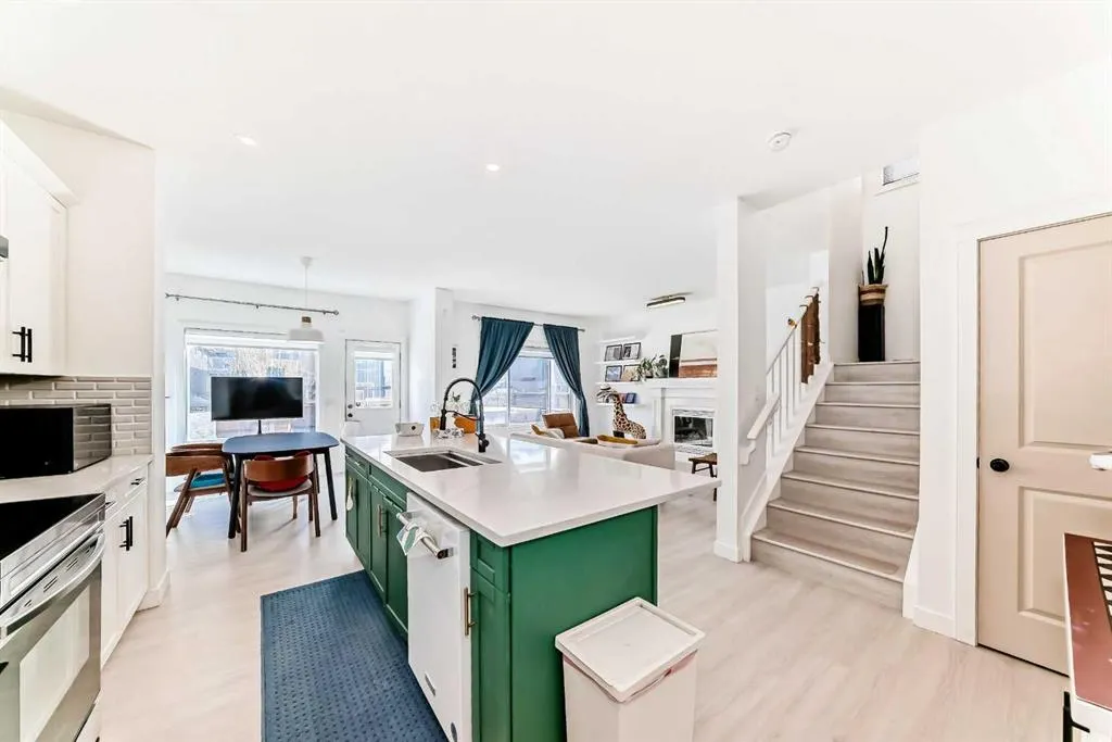 363 EVANSPARK Gardens
