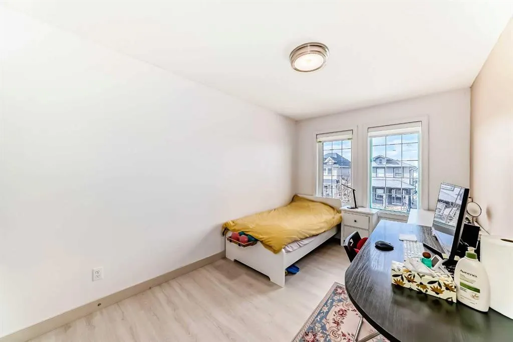 363 EVANSPARK Gardens