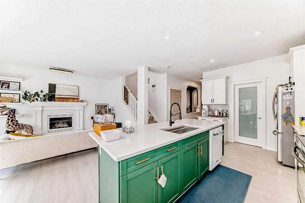 363 EVANSPARK Gardens