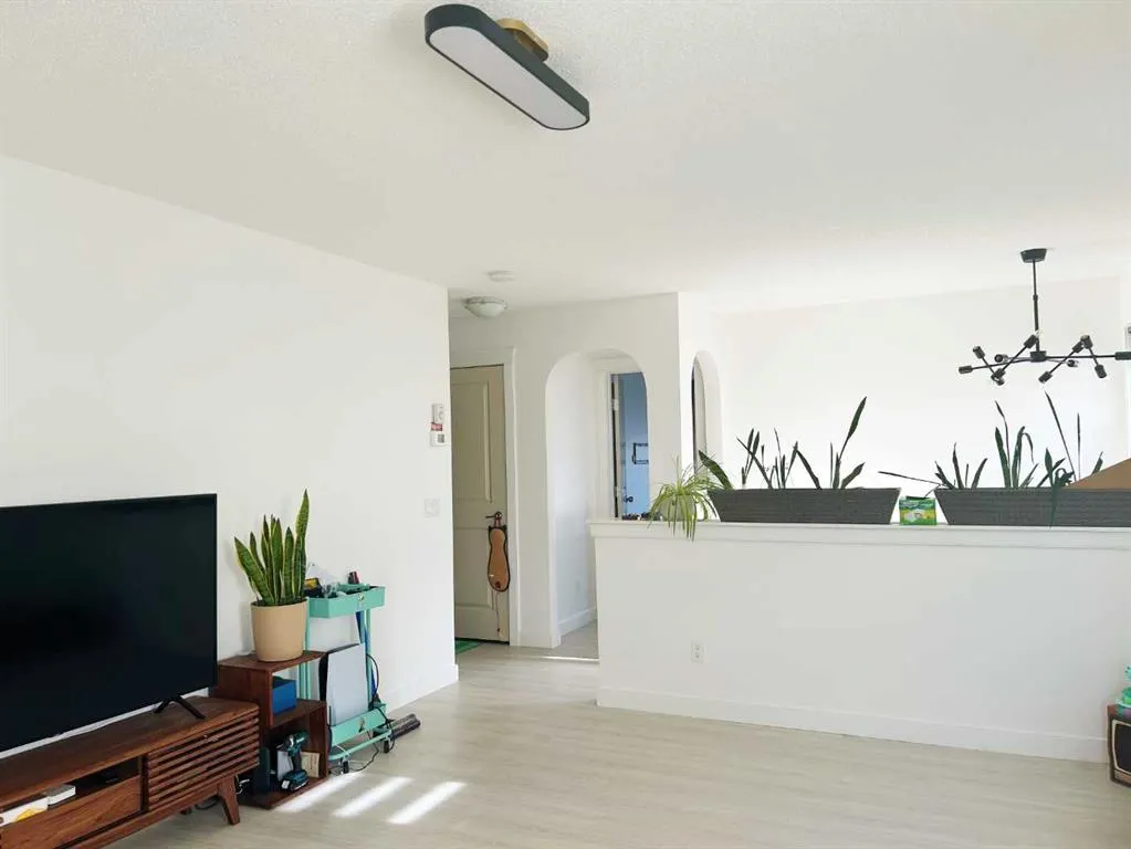 363 EVANSPARK Gardens