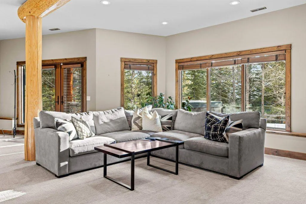 521 Silvertip Road