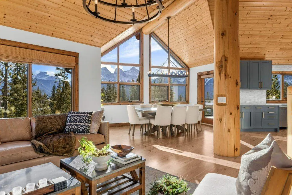 521 Silvertip Road