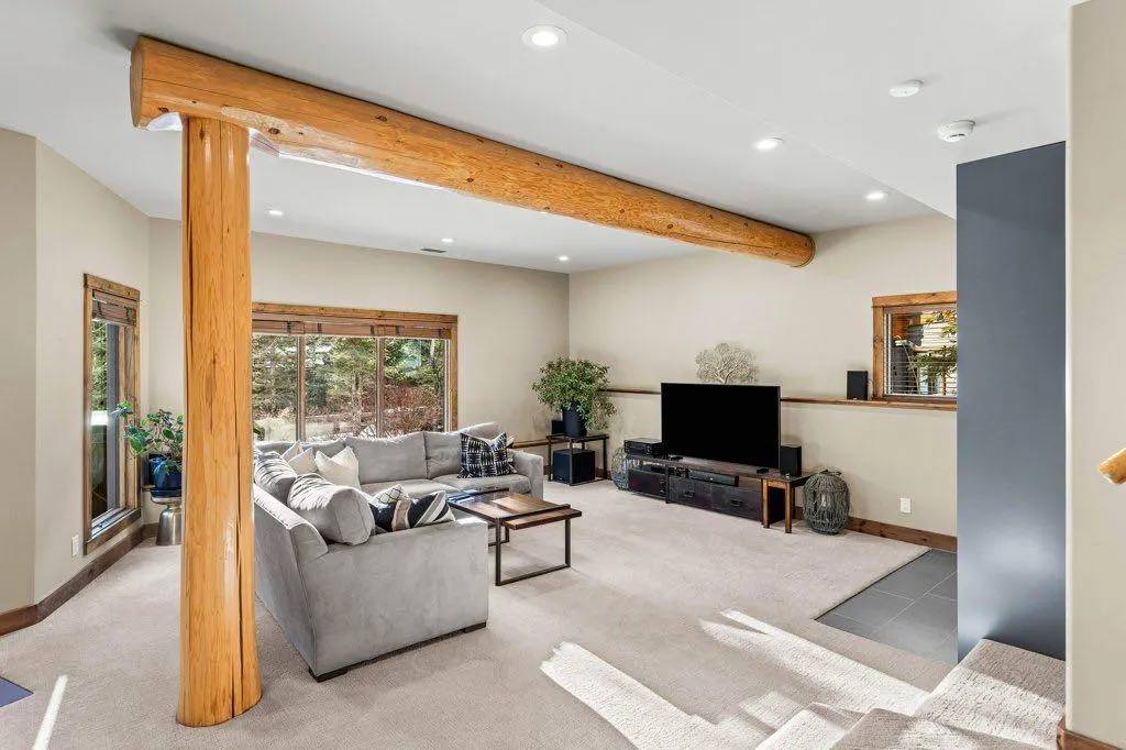 521 Silvertip Road