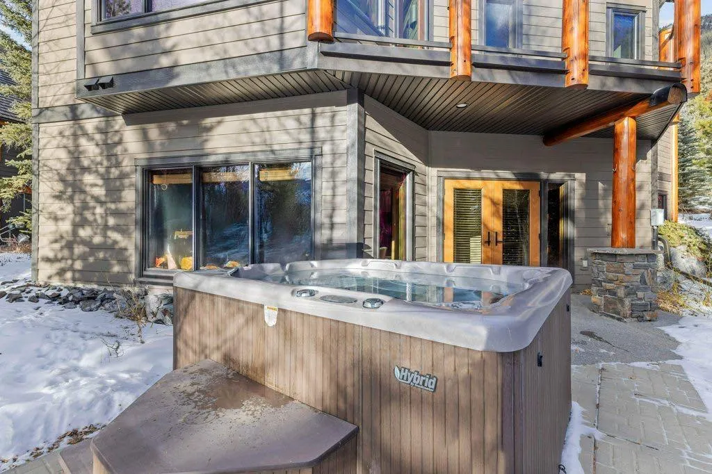 521 Silvertip Road