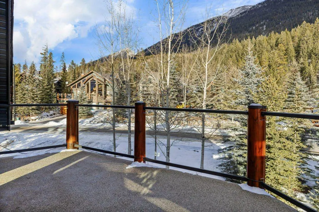 521 Silvertip Road