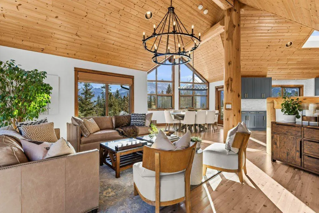 521 Silvertip Road