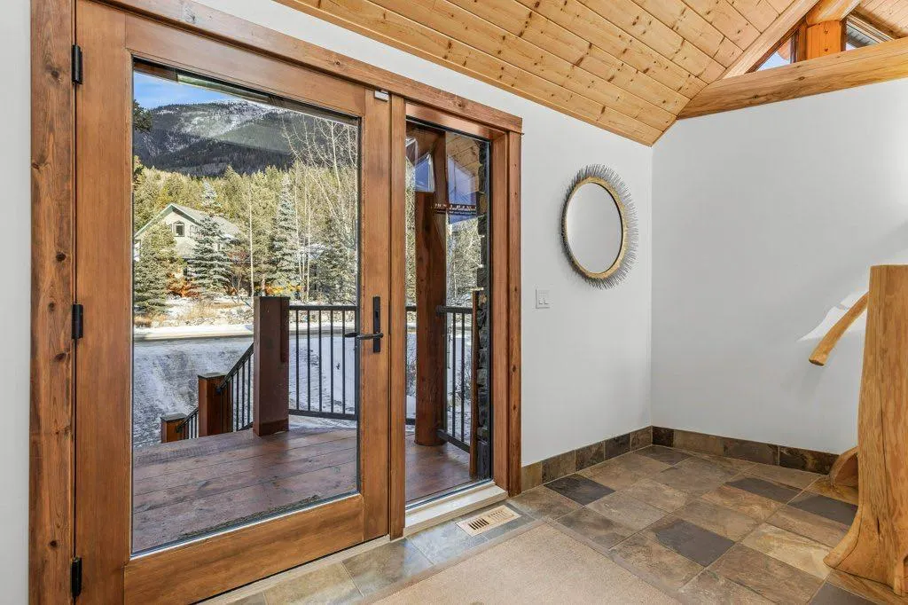 521 Silvertip Road