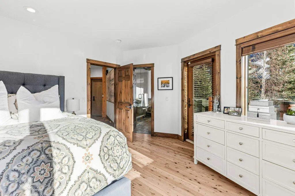 521 Silvertip Road