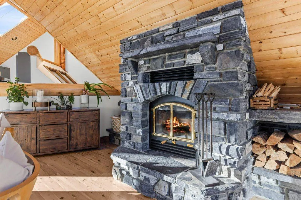 521 Silvertip Road