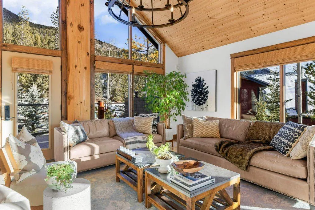 521 Silvertip Road