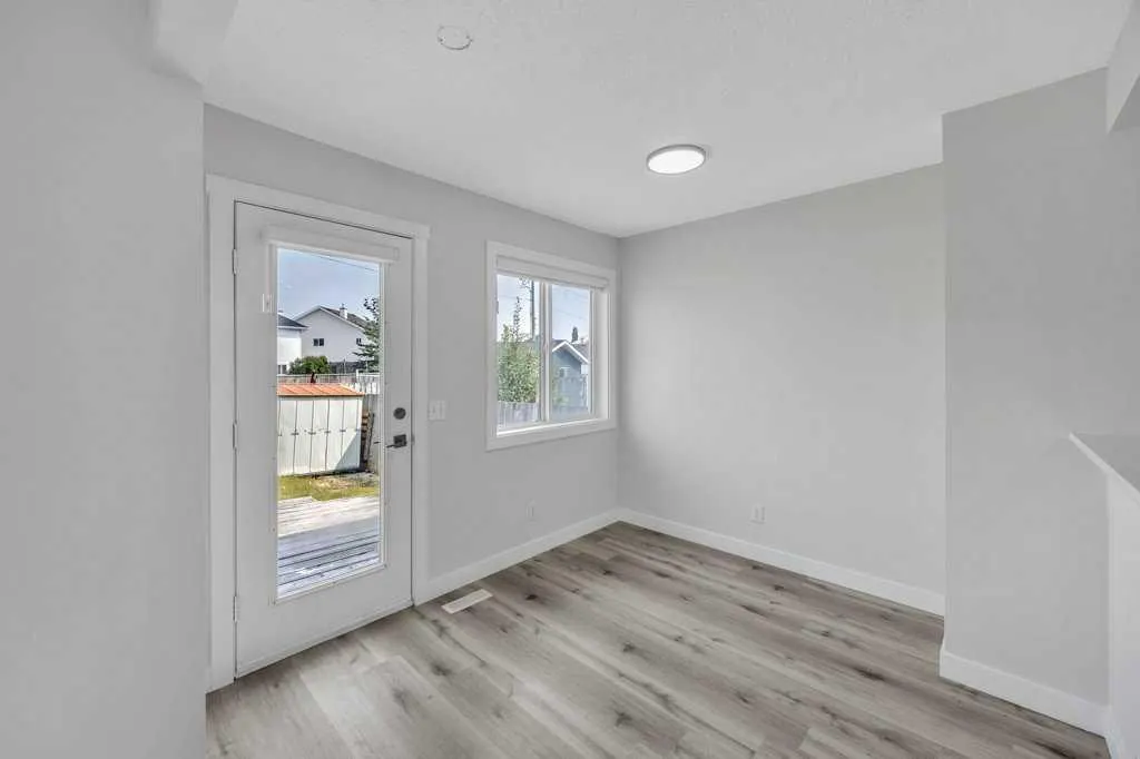 215 Coral Springs Circle NE