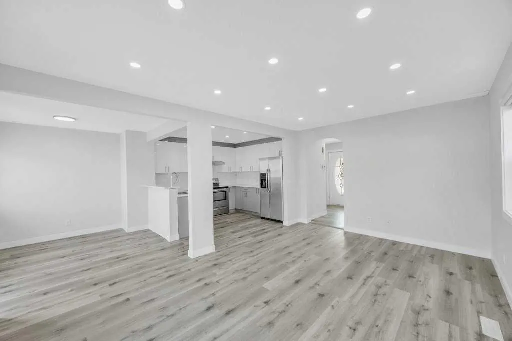 215 Coral Springs Circle NE