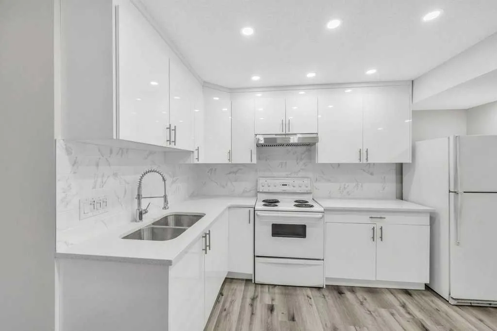 215 Coral Springs Circle NE