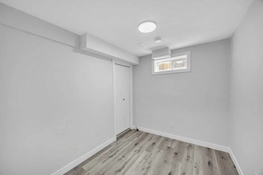 215 Coral Springs Circle NE
