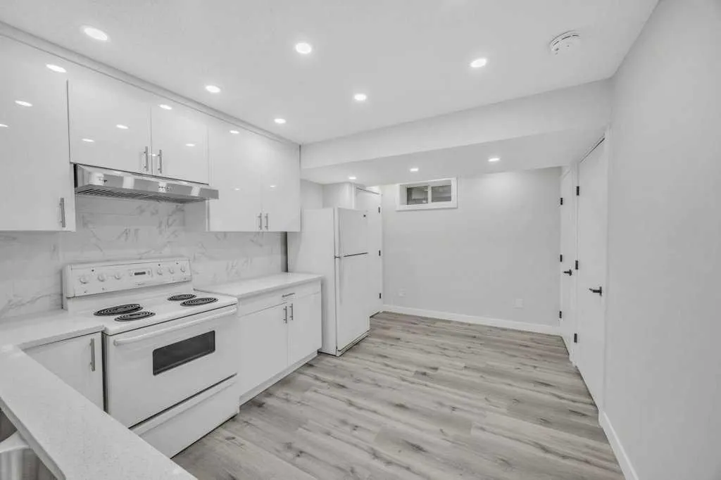 215 Coral Springs Circle NE