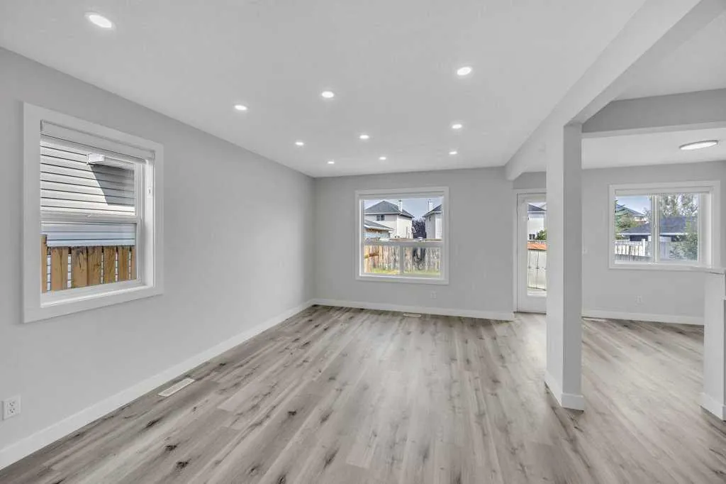 215 Coral Springs Circle NE