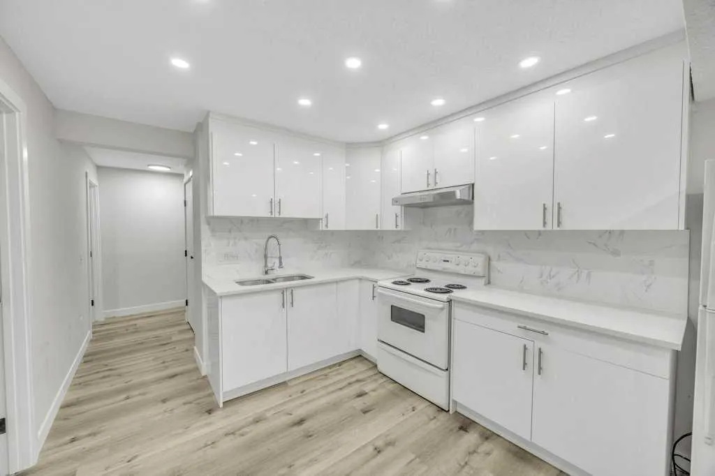 215 Coral Springs Circle NE