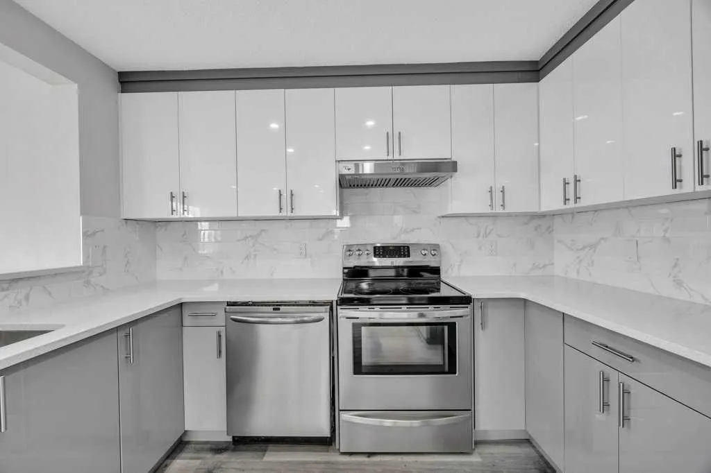 215 Coral Springs Circle NE