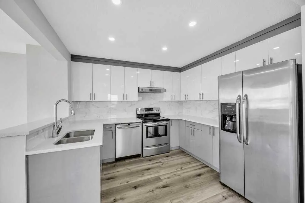 215 Coral Springs Circle NE