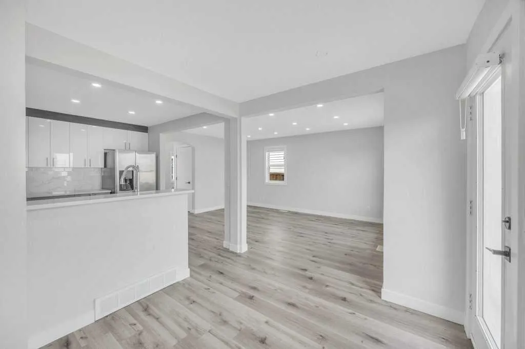 215 Coral Springs Circle NE