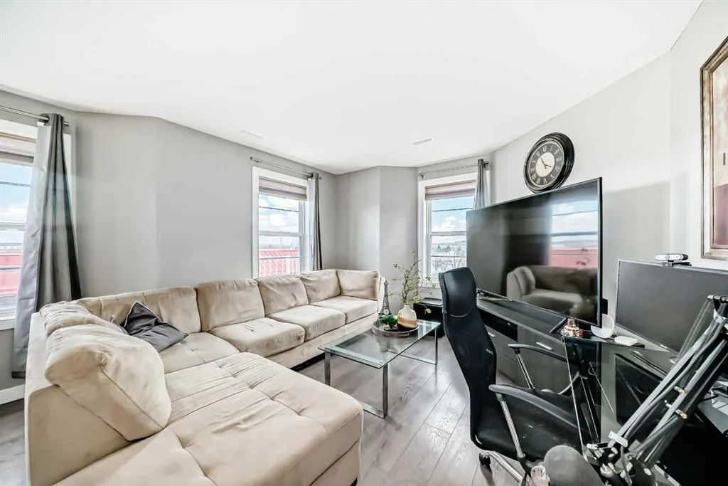 50 Westland Road, #302