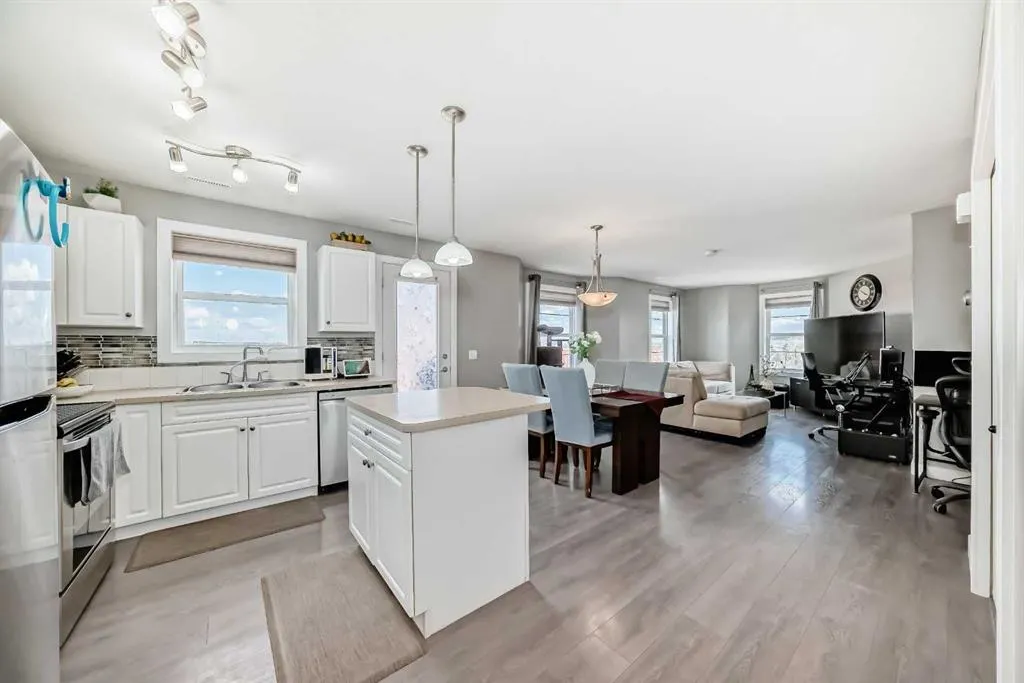 50 Westland Road, #302