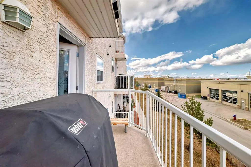 50 Westland Road, #302