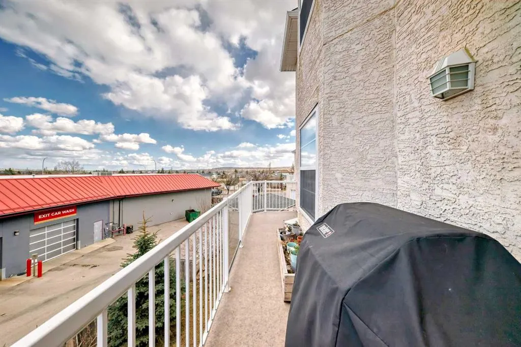 50 Westland Road, #302