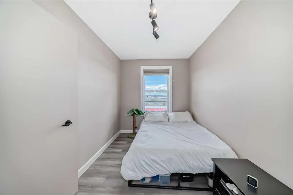 50 Westland Road, #302