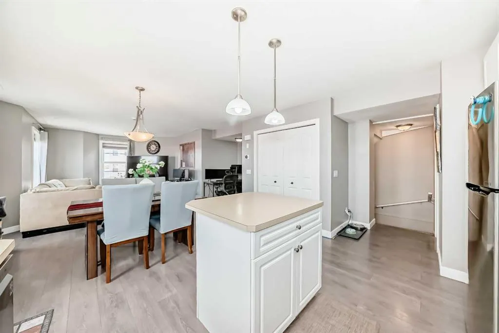 50 Westland Road, #302