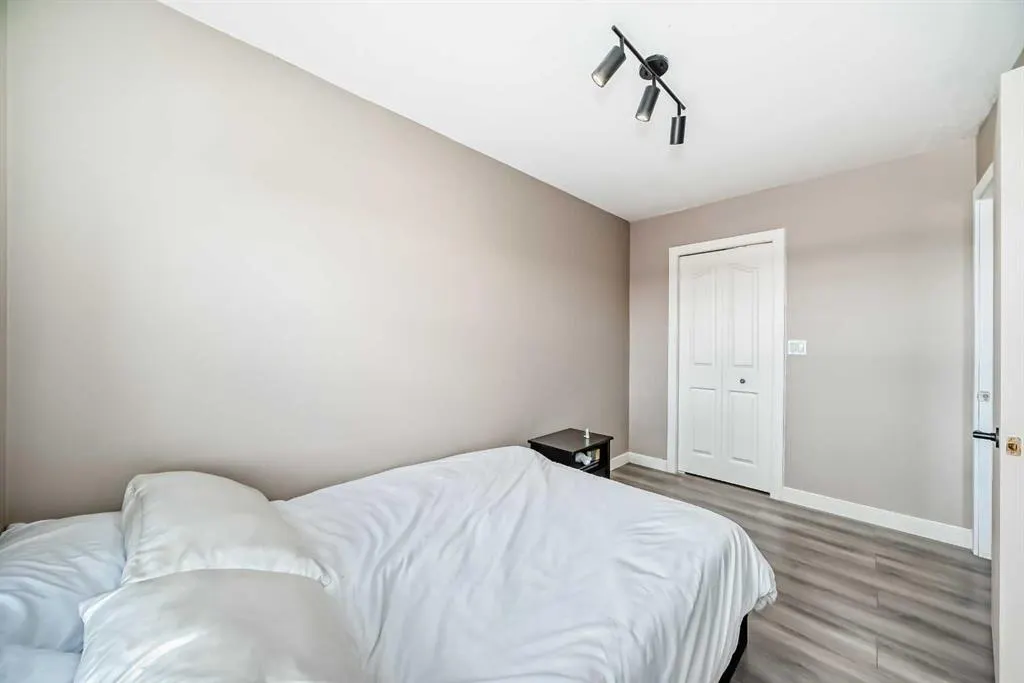 50 Westland Road, #302